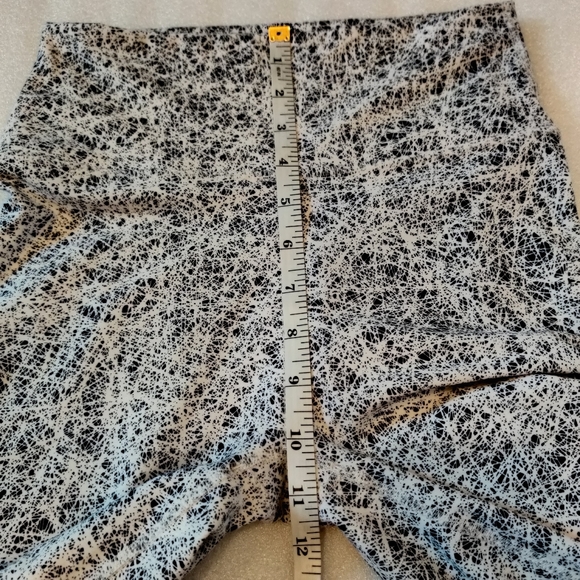 Fabletics High-Waisted Printed Leggings - Picture 3 of 7